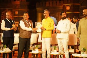 Mrinal Kulkarni Instagram - Honoured to have the esteemed presence of Hon'ble Deputy Chief Minister of Maharashtra, Shri Eknath Shinde, and Shri Jaykumar Gore, Minister of Rural Development and Panchayati Raj Department, who graced the occasion with their inspiring presence. A heartfelt thank you to all the dignitaries who joined us on stage and were felicitated for their unwavering commitment to progress and public service, making the event truly memorable and meaningful. 

➡️ Save the date: May 2 - May 4
➡️ mahaparyatanutsav.com 

महा पर्यटन उत्सव—नेतृत्वाचा सन्मान आणि प्रगतीची प्रेरणा!

माननीय उपमुख्यमंत्री श्री. एकनाथ शिंदे आणि ग्रामीण विकास व पंचायत राज मंत्री श्री. जयकुमार गोरे यांच्या प्रेरणादायी उपस्थितीने सोहळ्याला वैभव प्राप्त झाले! लोकसेवेसाठी त्यांच्या अविरत योगदानाचा गौरव करताना, सर्व मान्यवरांना प्रगती आणि सेवाभावी कार्यासाठी सन्मानित करण्यात आले! यांच्या सहकार्याने हा उत्सव अविस्मरणीय आणि प्रेरणादायी ठरला आहे!

📅 २ मे २०२५ - ४ मे २०२५
➡️ संपर्क : mahaparyatanutsav.com

#MahaParayatanUtsav #MahaParayatanUtsav2025 #Mahabaleshwar #MahabaleshwarFestival #Maharashtra #MaharashtraTourism #DiscoverMahabaleshwar #CelebrateInMahabaleshwar #SahyadriVibes #FestivalInTheHills