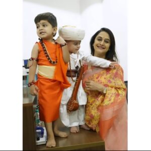 Mrinal Kulkarni Instagram - राम कृष्ण हरी !!