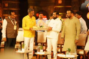 Mrinal Kulkarni Instagram - Honoured to have the esteemed presence of Hon'ble Deputy Chief Minister of Maharashtra, Shri Eknath Shinde, and Shri Jaykumar Gore, Minister of Rural Development and Panchayati Raj Department, who graced the occasion with their inspiring presence. A heartfelt thank you to all the dignitaries who joined us on stage and were felicitated for their unwavering commitment to progress and public service, making the event truly memorable and meaningful. 

➡️ Save the date: May 2 - May 4
➡️ mahaparyatanutsav.com 

महा पर्यटन उत्सव—नेतृत्वाचा सन्मान आणि प्रगतीची प्रेरणा!

माननीय उपमुख्यमंत्री श्री. एकनाथ शिंदे आणि ग्रामीण विकास व पंचायत राज मंत्री श्री. जयकुमार गोरे यांच्या प्रेरणादायी उपस्थितीने सोहळ्याला वैभव प्राप्त झाले! लोकसेवेसाठी त्यांच्या अविरत योगदानाचा गौरव करताना, सर्व मान्यवरांना प्रगती आणि सेवाभावी कार्यासाठी सन्मानित करण्यात आले! यांच्या सहकार्याने हा उत्सव अविस्मरणीय आणि प्रेरणादायी ठरला आहे!

📅 २ मे २०२५ - ४ मे २०२५
➡️ संपर्क : mahaparyatanutsav.com

#MahaParayatanUtsav #MahaParayatanUtsav2025 #Mahabaleshwar #MahabaleshwarFestival #Maharashtra #MaharashtraTourism #DiscoverMahabaleshwar #CelebrateInMahabaleshwar #SahyadriVibes #FestivalInTheHills