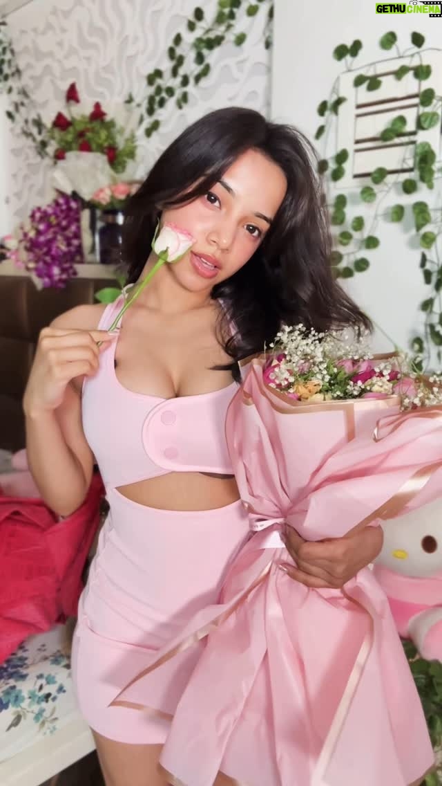 Muskan Karia - 39.7K Likes - my gulabi pookie era 🎀
#flowers #transition