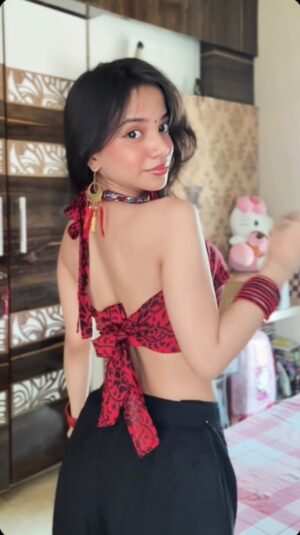 Muskan Karia Instagram - a moment for this top😩❤️
#boho #bohofashion #grwm