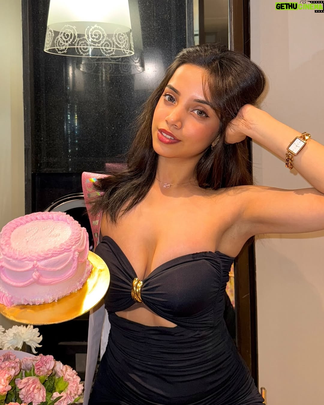 Muskan Karia - 82.9K Likes - 22 looking good👀