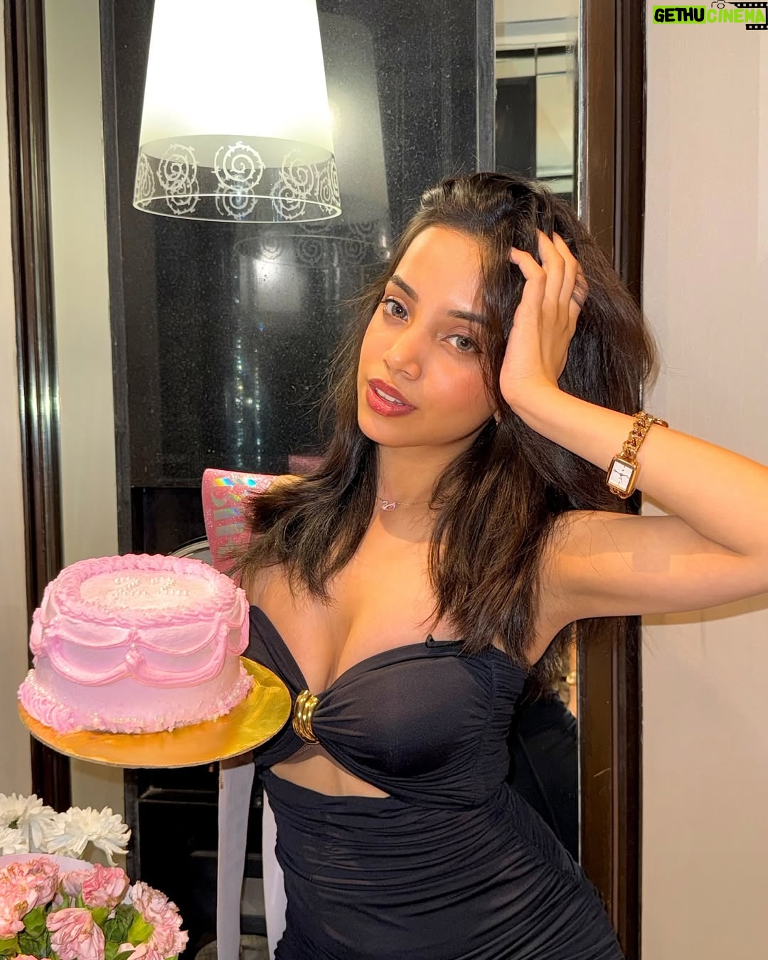 Muskan Karia - 82.9K Likes - 22 looking good👀