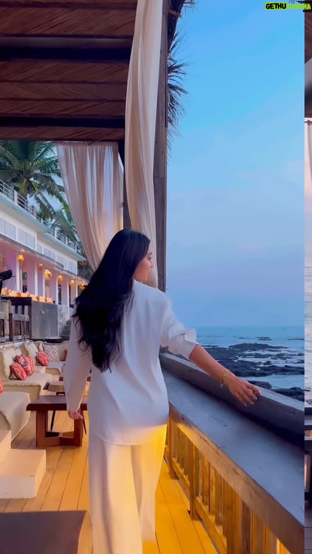 Myra Sareen - 6.2K Likes - Weekend mood:- Activated (golden hours ocean breeze)
.
.
.
.
.
#WeekendVibes #SunsetLover #BeachVibes #GoldenHour #ChasingSunsets #ReelItFeelIt #ExplorePage #AestheticReels #ViralVideo #NatureTherapy #imcallingu #myrasareen #bollywood #beachwaves #uni #usforever❤️ #mykindaevening