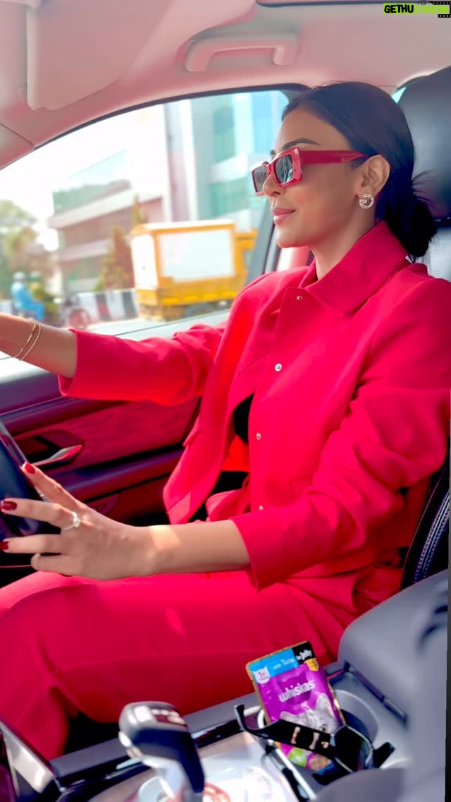 Myra Sareen - 4.7K Likes - ❤️👓