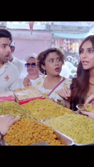 Myra Sareen Instagram - Presenting the most ‘chatora’ moment from #Riwaj 

⚠️Warning: Watching this may cause sudden hunger pangs‼️ 
#MyraaSareen #RiwajFilm #ChatoraScene #SnackQueen #BehindTheScenes #ActingWithSnacks #FoodieVibes #OnSetFun #FilmyFoodie #RiwajMoment #bestcomdeyvideos #intsreel😍❤️ #newtrend #lovelymoments❤️ #adhvikmahajan  #bollywood #tollywood