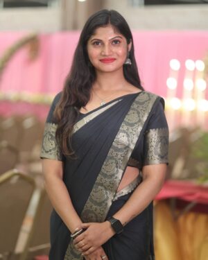 N S Manasa Gowda Instagram - Neevu black colour fans ah🖤

#trending #share #likesforlikesback #likesme #views #popular #viralvideos #viralreels #viralinstagram #instalike #loveislove #life #lovers #love #truelove #feelings #feellove #popular #ownvoice #ownvoices #sareelove #sareelover #saree #single #singles #followme #ownvoice #ownvideo #support