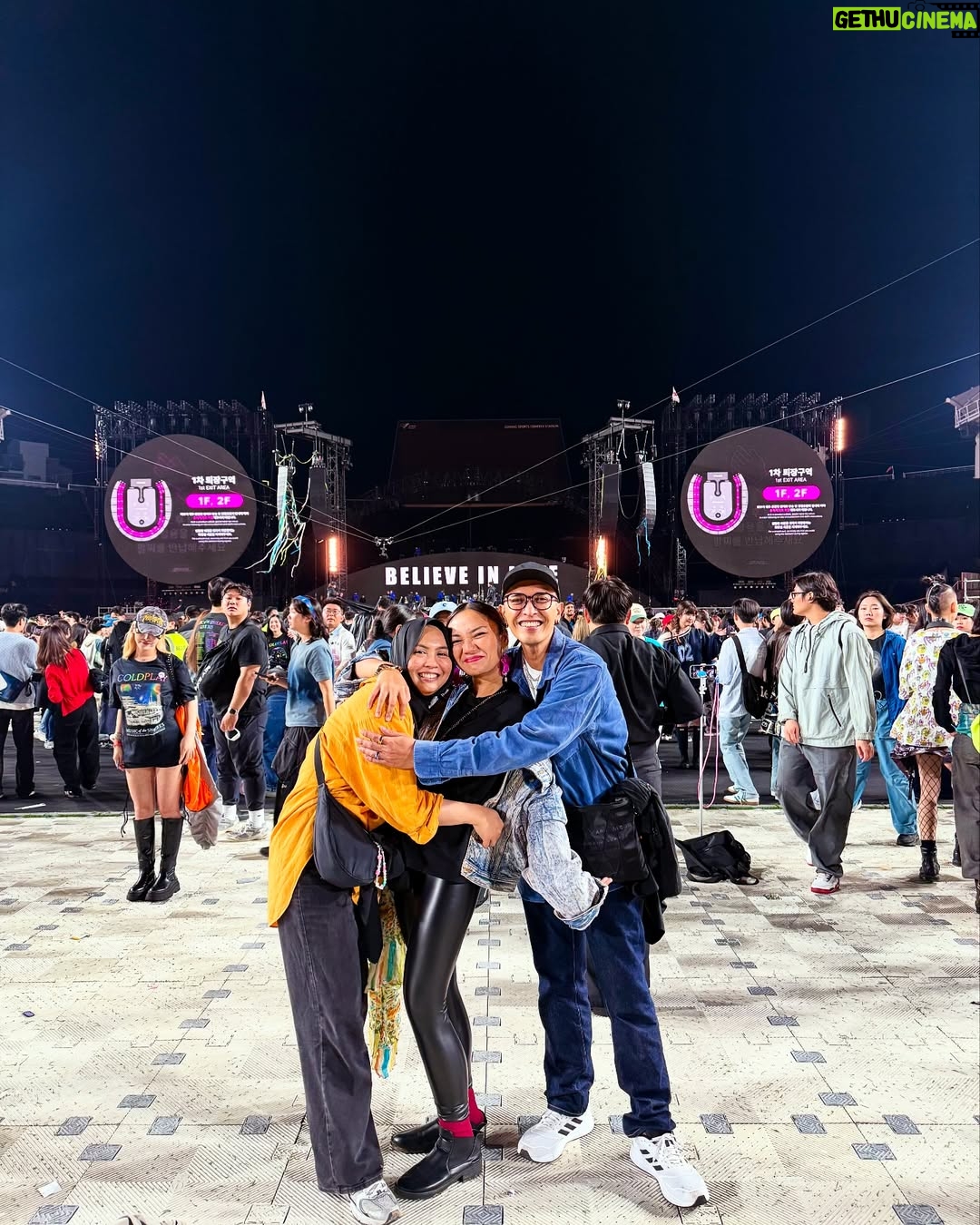 Nadia Aqilah - 611 Likes - Priceless night I wouldn’t trade for anything. Thanks for the super early birthday present dude @nadiraaqilah 🤘🏽
My left and right forever 💛