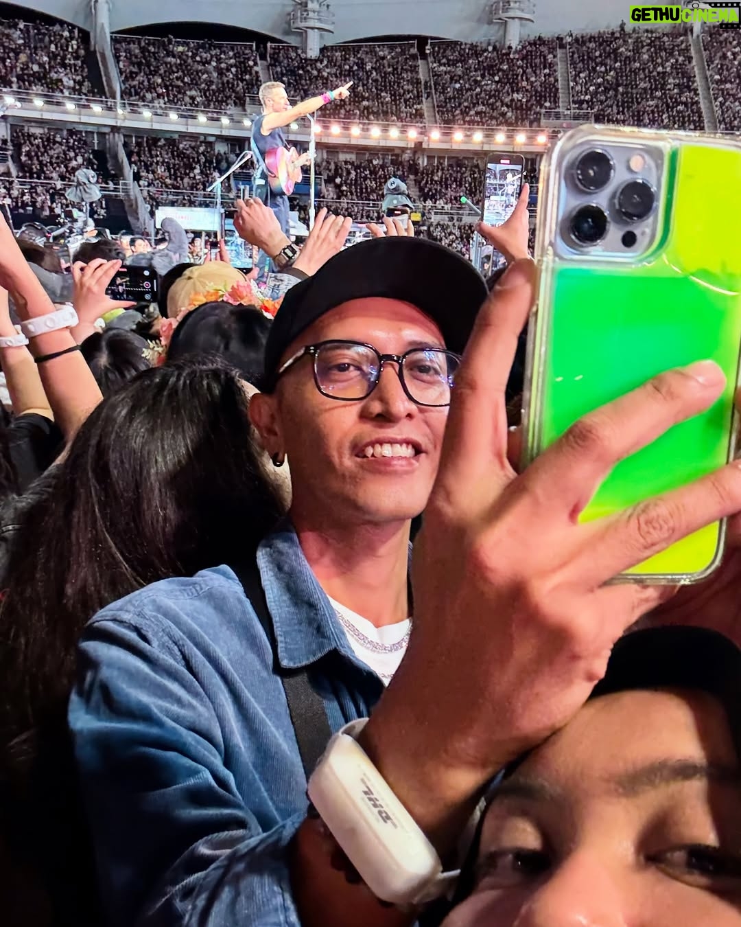 Nadia Aqilah - 611 Likes - Priceless night I wouldn’t trade for anything. Thanks for the super early birthday present dude @nadiraaqilah 🤘🏽
My left and right forever 💛