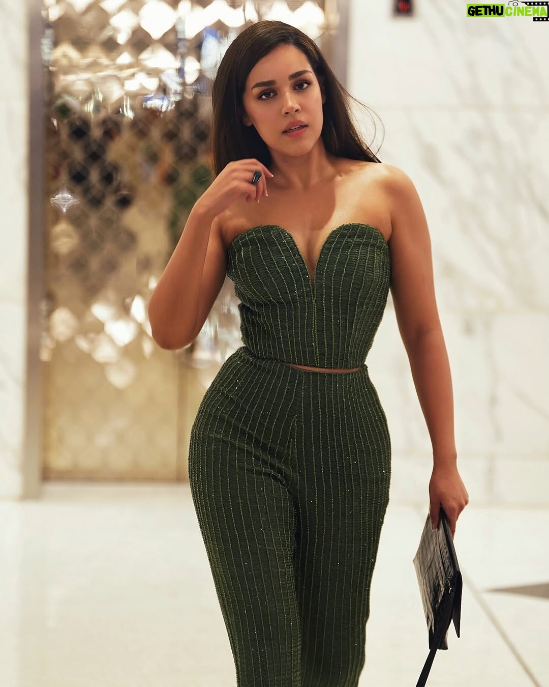 Naila Grrewal - 16.4K Likes - 💚🧚✨
For @lakmefashionwk @fdciofficial in @namratajoshipura
📸: @snehzala
#PhotoOfTheDay #Photography #LakméFashionWeek #LFW2025 #LakméIndia #FDCI #FashionWeek #Ootd #Green #Friday #Mood #NailaGrrewal