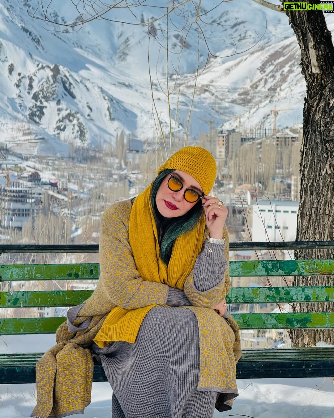 Nasim Adabi - 16.9K Likes - #زمستان#فصل_زیبا#برف#زیبایی#سرما#نسیم#زن#عشق#شمشک#فصل_زیبای_شکفتن #مهرباف#بافتنی#زیبایی#دوخت#خلاقیت#ذهن_زیبا_زندگی_زیبا
ممنون از دوستان عزیزم
دوستان مهرباف با بافت های زیبا و خوشرنگ و باسلیقه
@mehrbaf