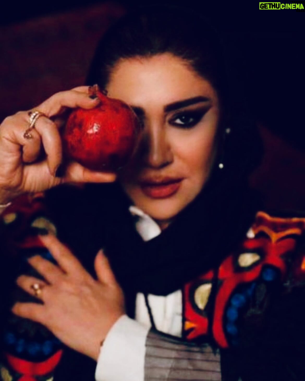 Nasim Adabi - 7.6K Likes - الهی با شروع زمستان
تک تک روزهای این فصل برایتان خوش یمن باشد
و پر از خبرهای خوشی که منتظرش بودین
الهی که این فصل براتون پر باشه از برکت الهی وحال خوب و آرامش
خدایا هر آنچه که خیرمان است،بر ما عطا کن❤️
#اولین_روز_زمستان#اولین_روز_هفته_تان_پر_از_الطاف_خداوندی #یلدا#زمستان_زیبا#برکت_باشد #روزهای_خوب#نسیم#نسیم_ادبی#عکاسی#عکاسی_هنری #مدلینگ_عکاسی #مجله_سلبریتی_ها #عکاسی_مجله #سلامتی#عشق#آرامش#نور_الهی_روشنابخش_راهتون
@tekinstudio
@samanehshadi_makeup
@boors_maison
@zarafshahh.co
@zahra___rashidian