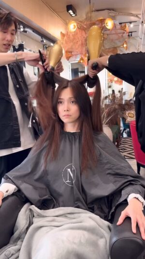 Natalia Ng Instagram - What just happened 🫣 

My bi-monthly visit to @makeoverhairsalon that’s what! 

My regular hair ritual:
1. 💆🏻‍♀️ Hair & scalp treatment (I normally go for Oway from Italy, which is organic & natural but today I tried the new Ayunche treatment from Korea, which uses newer tech to invigorate pores to cleanse, moisturize & restore balance!)
2. 👩🏻‍🦳→👩🏻 Root colour touch-ups
3. 💇🏻‍♀️ Curtain bangs & soft layers maintenance trim & blowout

Also did a scalp analysis today and it showed my scalp had hardly any oil build-up— that my skin looked clean and in good health 😌 Pretty sure good nutrition   being this diligent in scalp treatments aided in circumventing postpartum hair loss. Highly recommend regular TLC on your scalp & hair! #6monthspostpartum