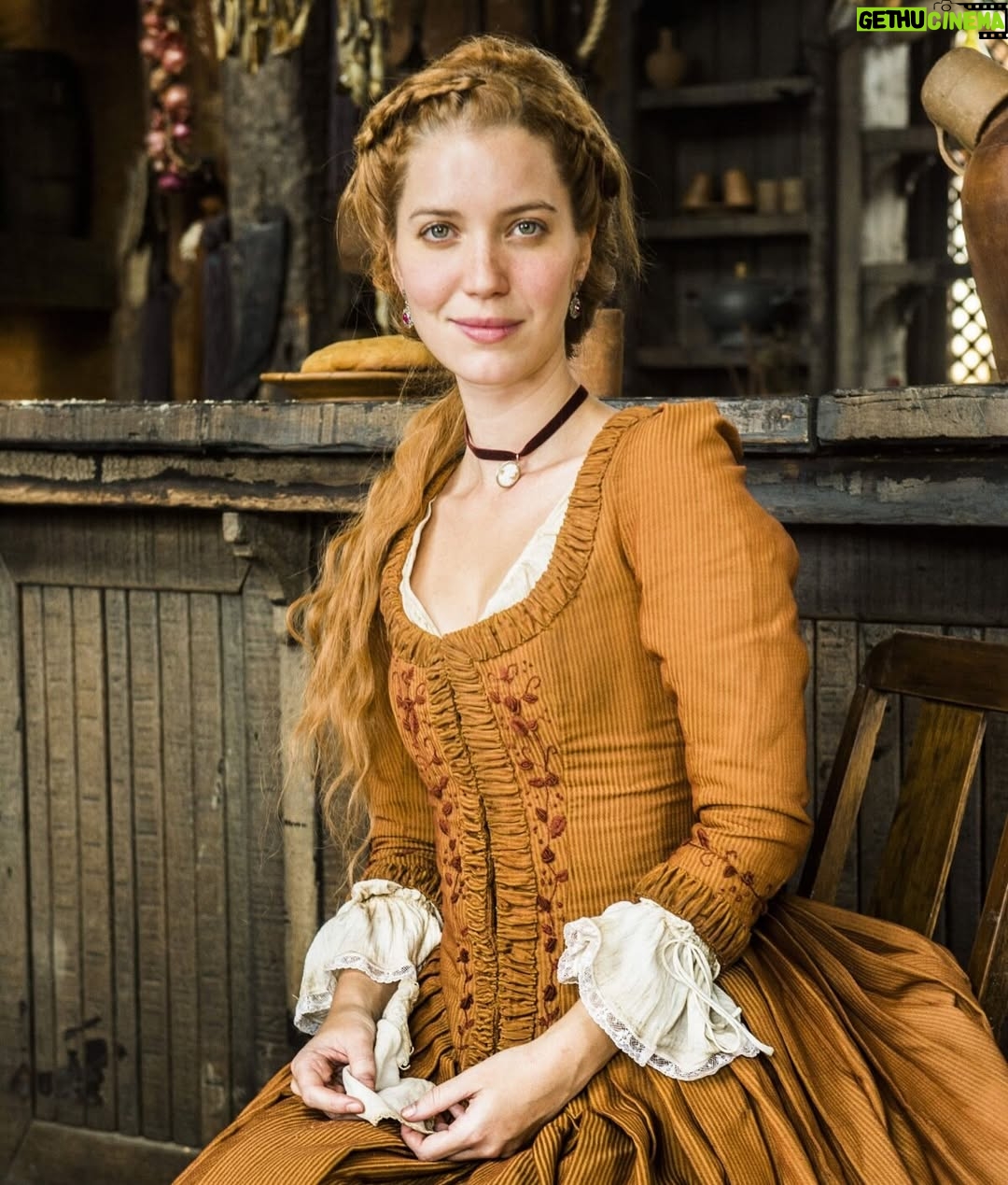 Nathalia Dill - 30.2K Likes - 60 anos da firma e 22 anos nela

Malhação (2008)
Paraíso (2009)
Do Ré Mi Fábrica (2009)
Escrito nas estrelas (2010)
Cordel Encantado (2011)
Aline (2011)
Avenida Brasil (2012)
Joia Rara (2013)
Alto Astral (2014)
Eta Mundo Bom (2016)
Liberdade, Liberdade (2016)
Rock Story (2017)
Orgulho e Paixão (2018)
A Dona do Pedaço (2019)
Família é tudo (2024)
Guerreiros do Sol (2025)