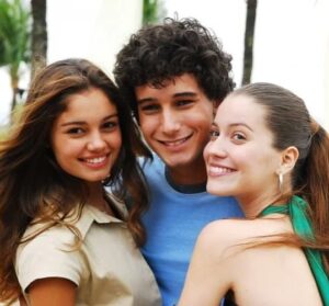 Nathalia Dill Instagram - ‘Malhação’ fazendo 30 anos e em 2008 eu tava lá! Cheia de emoção, vivendo intensamente cada cena - e cada crise adolescente. Foi caótico, foi lindo e foi o começo de muita coisa. Obrigada a quem embarcou nessa viagem comigo e com Debora Rios - seguindo o legado de Maria de Fátima e pavimentando para a Mary de Faty. 

E sim, eu sobrevivi ao figurino anos 2000. 

#malhaçao