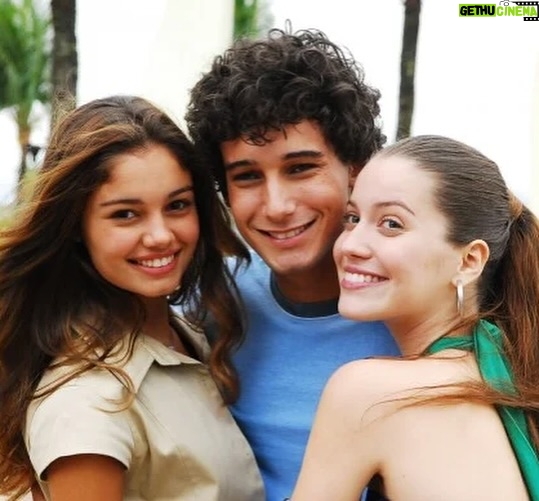 Nathalia Dill - 50.8K Likes - ‘Malhação’ fazendo 30 anos e em 2008 eu tava lá! Cheia de emoção, vivendo intensamente cada cena - e cada crise adolescente. Foi caótico, foi lindo e foi o começo de muita coisa. Obrigada a quem embarcou nessa viagem comigo e com Debora Rios - seguindo o legado de Maria de Fátima e pavimentando para a Mary de Faty. 

E sim, eu sobrevivi ao figurino anos 2000. 

#malhaçao