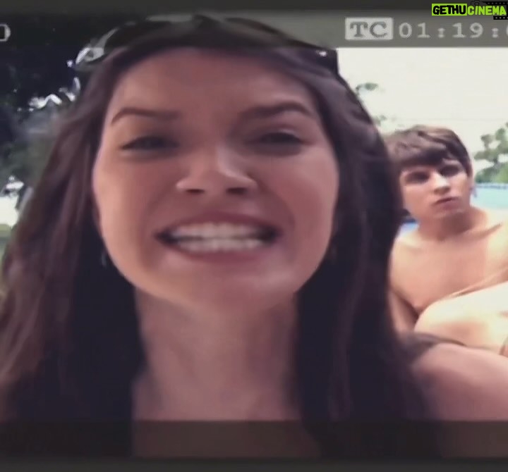 Nathalia Dill - 50.8K Likes - ‘Malhação’ fazendo 30 anos e em 2008 eu tava lá! Cheia de emoção, vivendo intensamente cada cena - e cada crise adolescente. Foi caótico, foi lindo e foi o começo de muita coisa. Obrigada a quem embarcou nessa viagem comigo e com Debora Rios - seguindo o legado de Maria de Fátima e pavimentando para a Mary de Faty. 

E sim, eu sobrevivi ao figurino anos 2000. 

#malhaçao