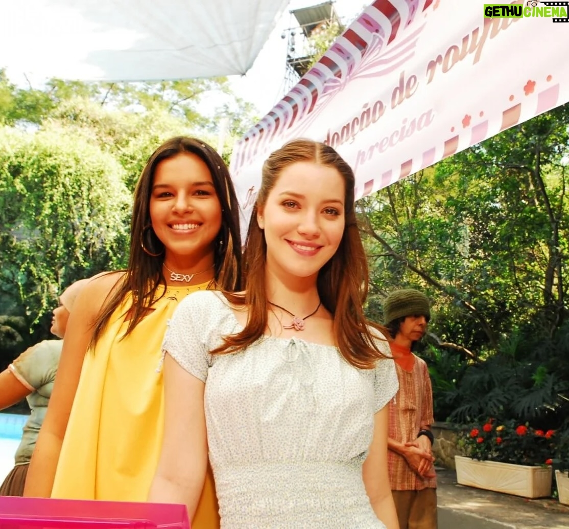 Nathalia Dill - 50.8K Likes - ‘Malhação’ fazendo 30 anos e em 2008 eu tava lá! Cheia de emoção, vivendo intensamente cada cena - e cada crise adolescente. Foi caótico, foi lindo e foi o começo de muita coisa. Obrigada a quem embarcou nessa viagem comigo e com Debora Rios - seguindo o legado de Maria de Fátima e pavimentando para a Mary de Faty. 

E sim, eu sobrevivi ao figurino anos 2000. 

#malhaçao