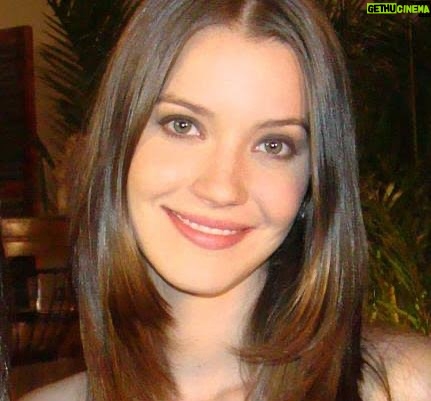 Nathalia Dill - 50.8K Likes - ‘Malhação’ fazendo 30 anos e em 2008 eu tava lá! Cheia de emoção, vivendo intensamente cada cena - e cada crise adolescente. Foi caótico, foi lindo e foi o começo de muita coisa. Obrigada a quem embarcou nessa viagem comigo e com Debora Rios - seguindo o legado de Maria de Fátima e pavimentando para a Mary de Faty. 

E sim, eu sobrevivi ao figurino anos 2000. 

#malhaçao