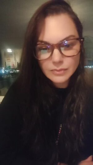Nez Instagram - Herkesin kendine aittir hikayesi 
Hepimizin tek bir isteği var🕊️ özgür bir dünya 
#hakhukukadalet derken kim ister ölsün çocuklar 
Kim ister susturulsun aydınlıklar 🕊️🤍🙏🏻

Kız Çocuğu (nazım hikmet / beste Zülfü Livaneli) 

Kapıları çalan benim,
 kapıları birer birer
Gözünüze görünemem, 
göze görünmez ölüler

Hiroşima'da öleli 
oluyor bir on yıl kadar
Yedi yaşında bir kızım, 
büyümez ölü çocuklar
Saçlarım tutuştu önce, 
gözlerim yandı kavruldu
Bir avuç kül oluverdim,
 külüm havaya savruldu
Benim sizden kendim için hiçbir şey istediğim yok
Şeker bile yiyemez ki kağıt gibi yanan çocuk

Çalıyorum kapınızı, teyze, amca, bir imza ver
Çocuklar öldürülmesin şeker de yiyebilsinler
@zlivaneli

#kızcocugu #nazımhikmet #zülfülivaneli #nez