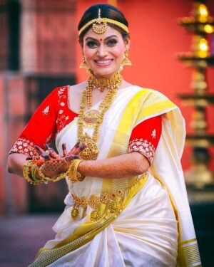 Nidhi Mahawan Instagram - The bridal looks 🤩
Click by @idophotography09
Styling  by @angels_rockstar
.
.
.
#photooftheday #bridal #brides #makeup #mua #jewellery #southindianbride #southindian #girls #indiangirlsb#photographers_of_india #photographylovers #photoshoot #clicked #slay #beauty #indianactress #bollywood #girl #black #goodhairday #relax #soul #india