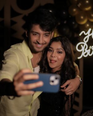 Niharika Chouksey Instagram - “20 and thriving!” 💃🖤 #swipe #formore 

Styled by @nishabedii ♥️
 
📍@hunkydory_barandkitchen 

📸 @portraitdeewana 

#niharikachouksey #birthdaybash #20 #party #instagood