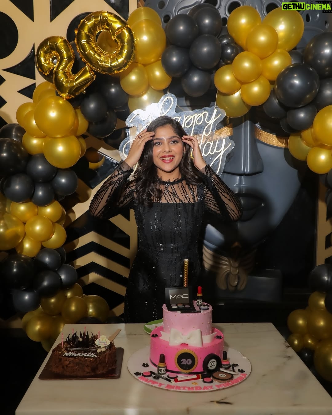 Niharika Chouksey - 9.6K Likes - “20 and thriving!” 💃🖤 #swipe #formore
Styled by @nishabedii ♥️
📍@hunkydory_barandkitchen
📸 @portraitdeewana
#niharikachouksey #birthdaybash #20 #party #instagood