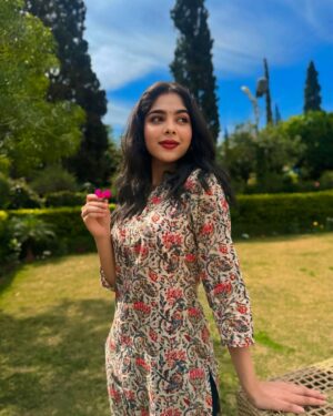 Niharika Chouksey Instagram - 🌸

#niharikachouksey #actress #swipe