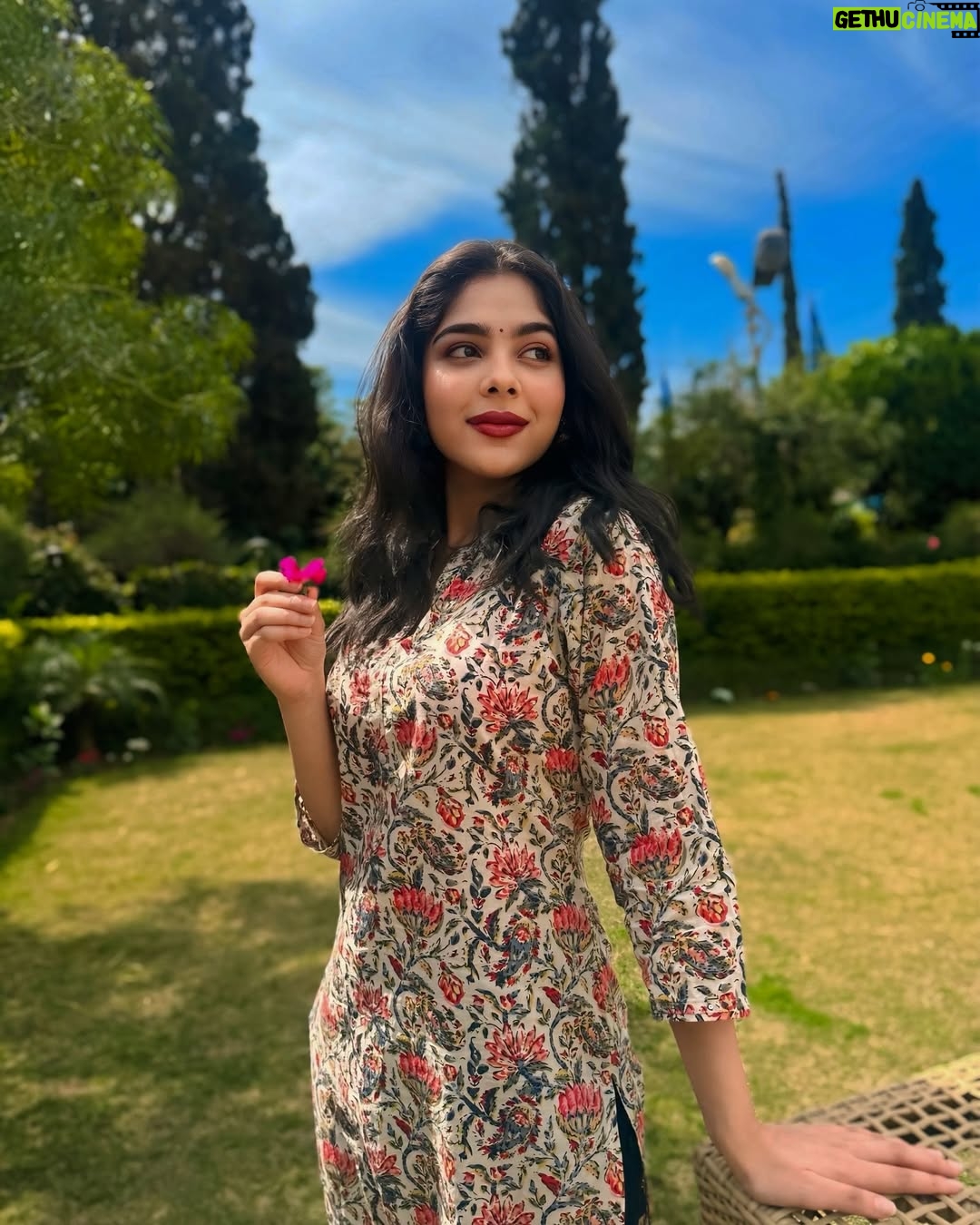 Niharika Chouksey - 7.8K Likes - 🌸
#niharikachouksey #actress #swipe