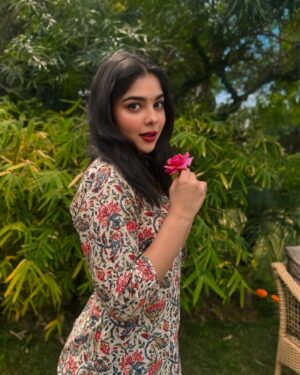 Niharika Chouksey Instagram - 🌸

#niharikachouksey #actress #swipe