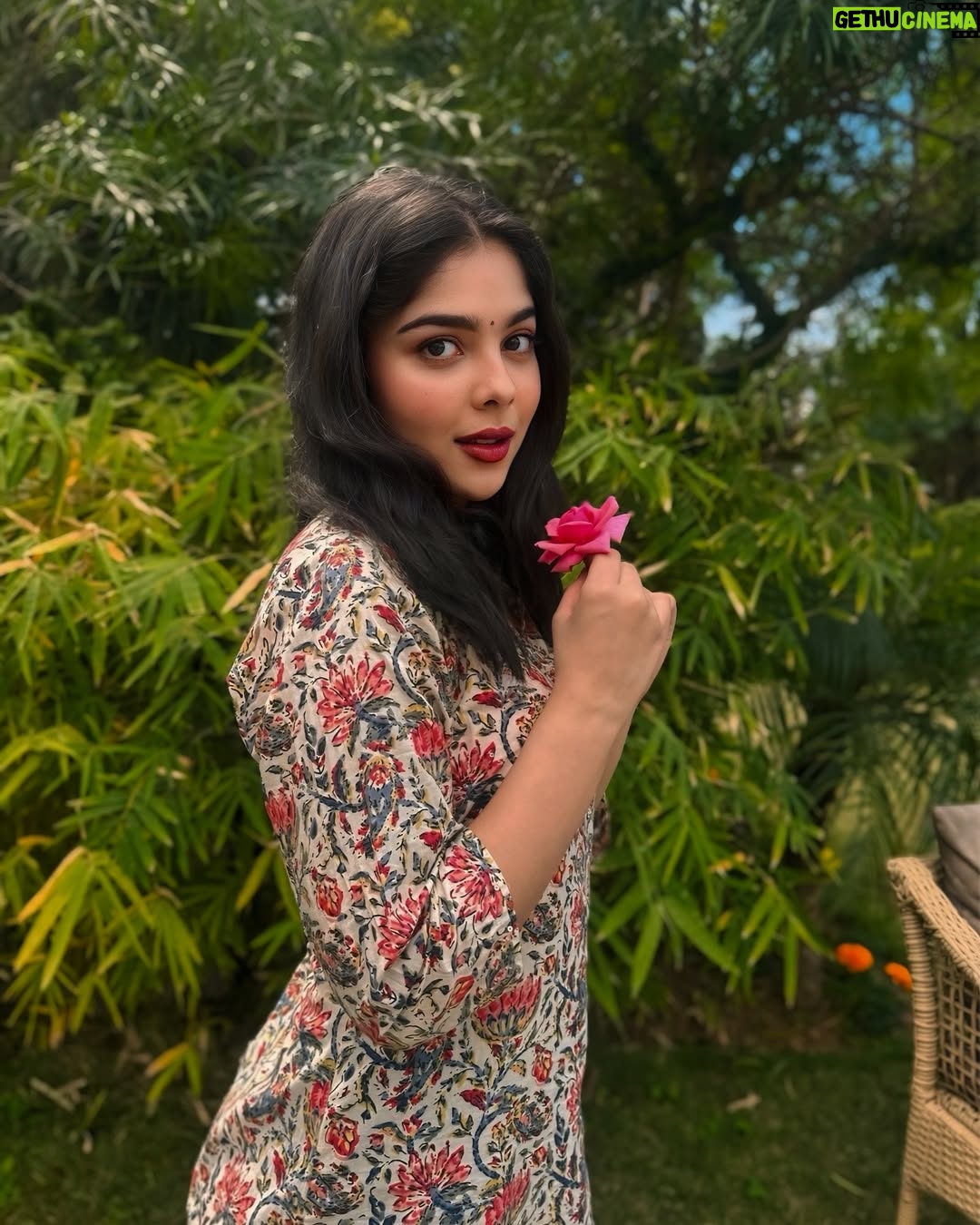 Niharika Chouksey - 7.8K Likes - 🌸
#niharikachouksey #actress #swipe