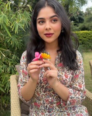 Niharika Chouksey Instagram - 🌸

#niharikachouksey #actress #swipe