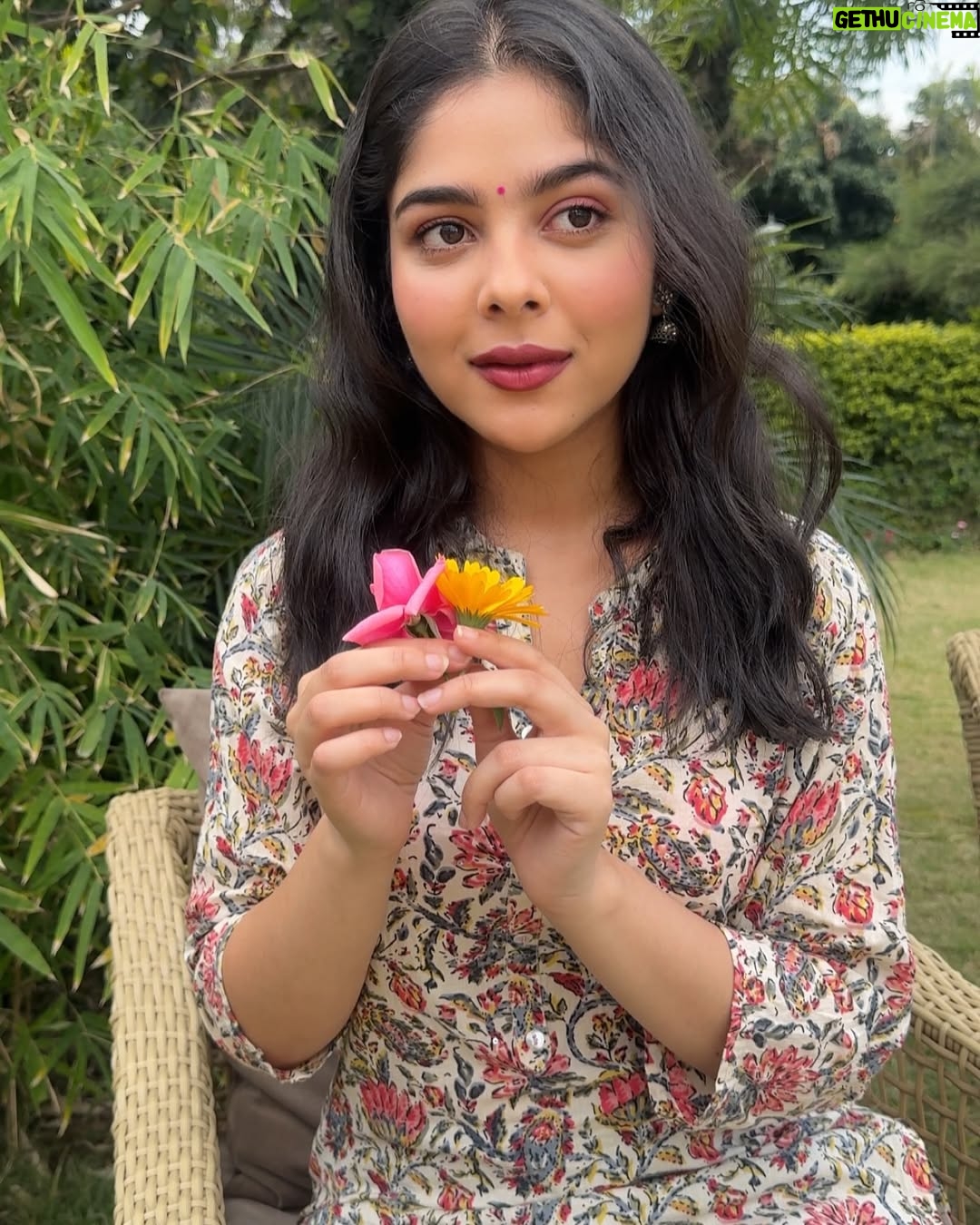 Niharika Chouksey - 7.8K Likes - 🌸
#niharikachouksey #actress #swipe