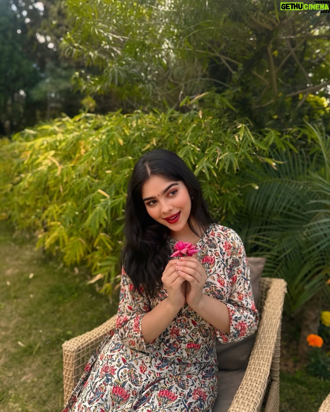 Niharika Chouksey - 7.8K Likes - 🌸
#niharikachouksey #actress #swipe
