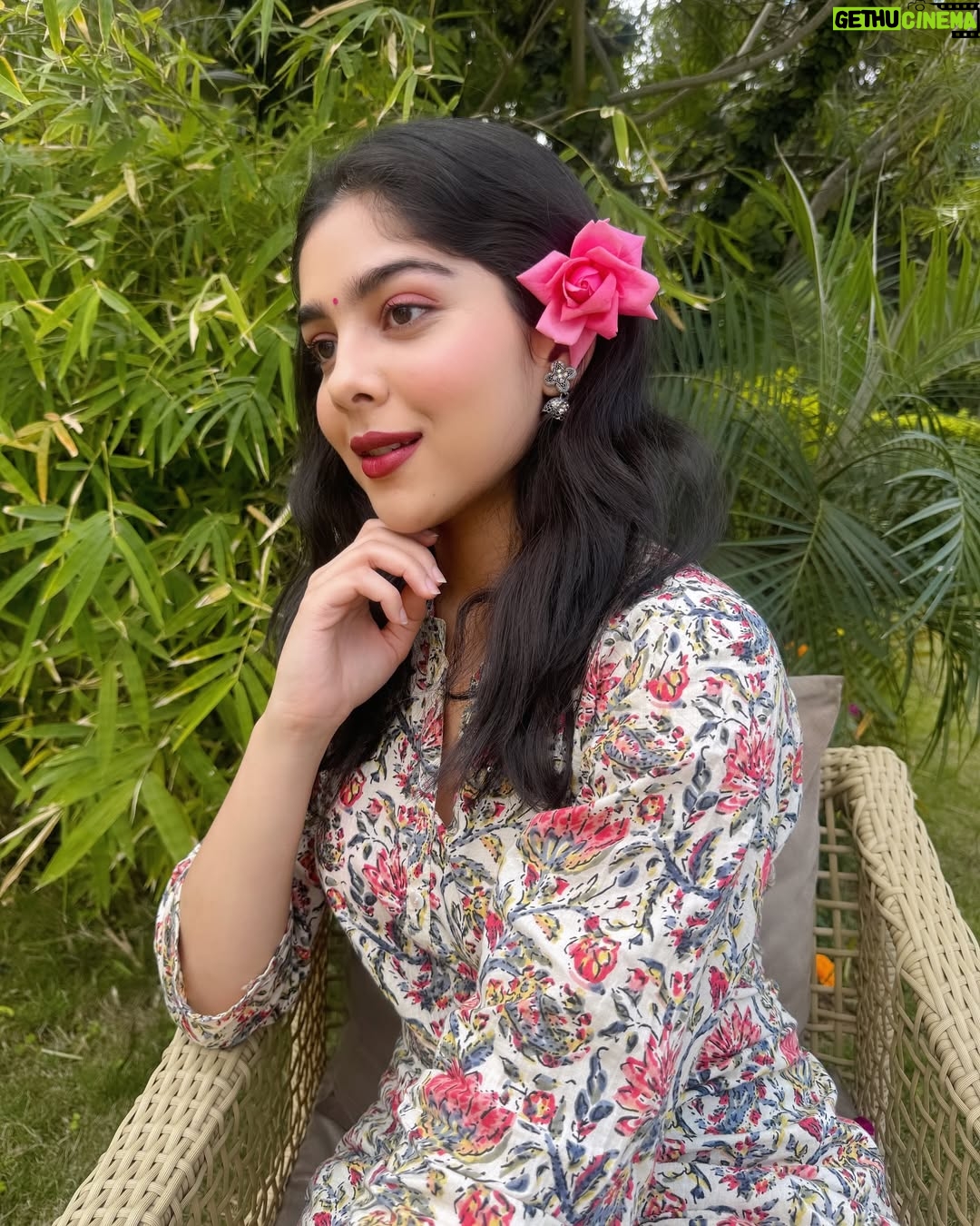 Niharika Chouksey - 7.8K Likes - 🌸
#niharikachouksey #actress #swipe