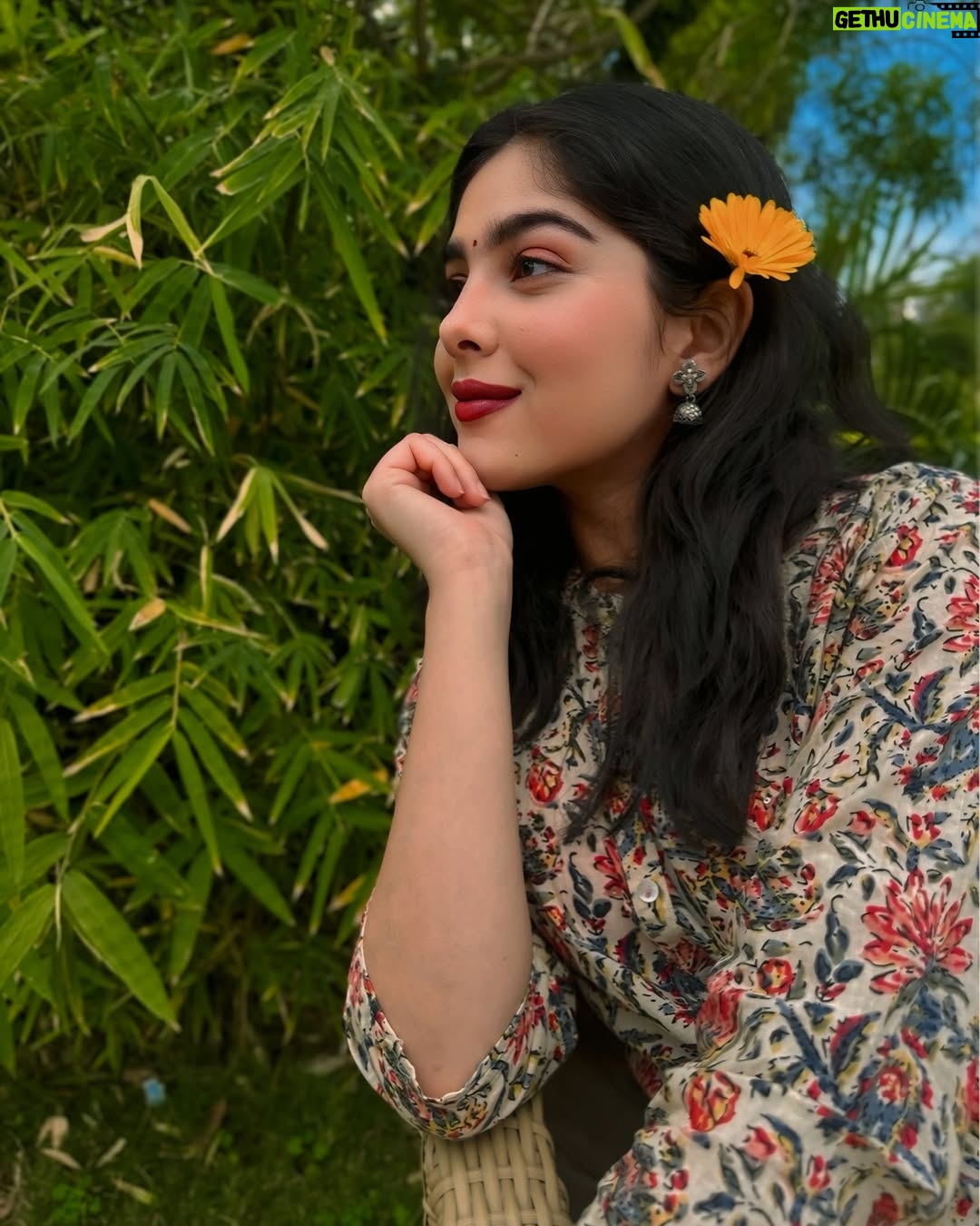 Niharika Chouksey - 7.8K Likes - 🌸
#niharikachouksey #actress #swipe