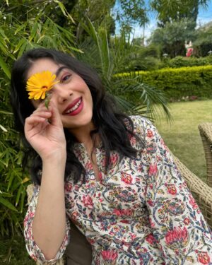 Niharika Chouksey Instagram - 🌸

#niharikachouksey #actress #swipe