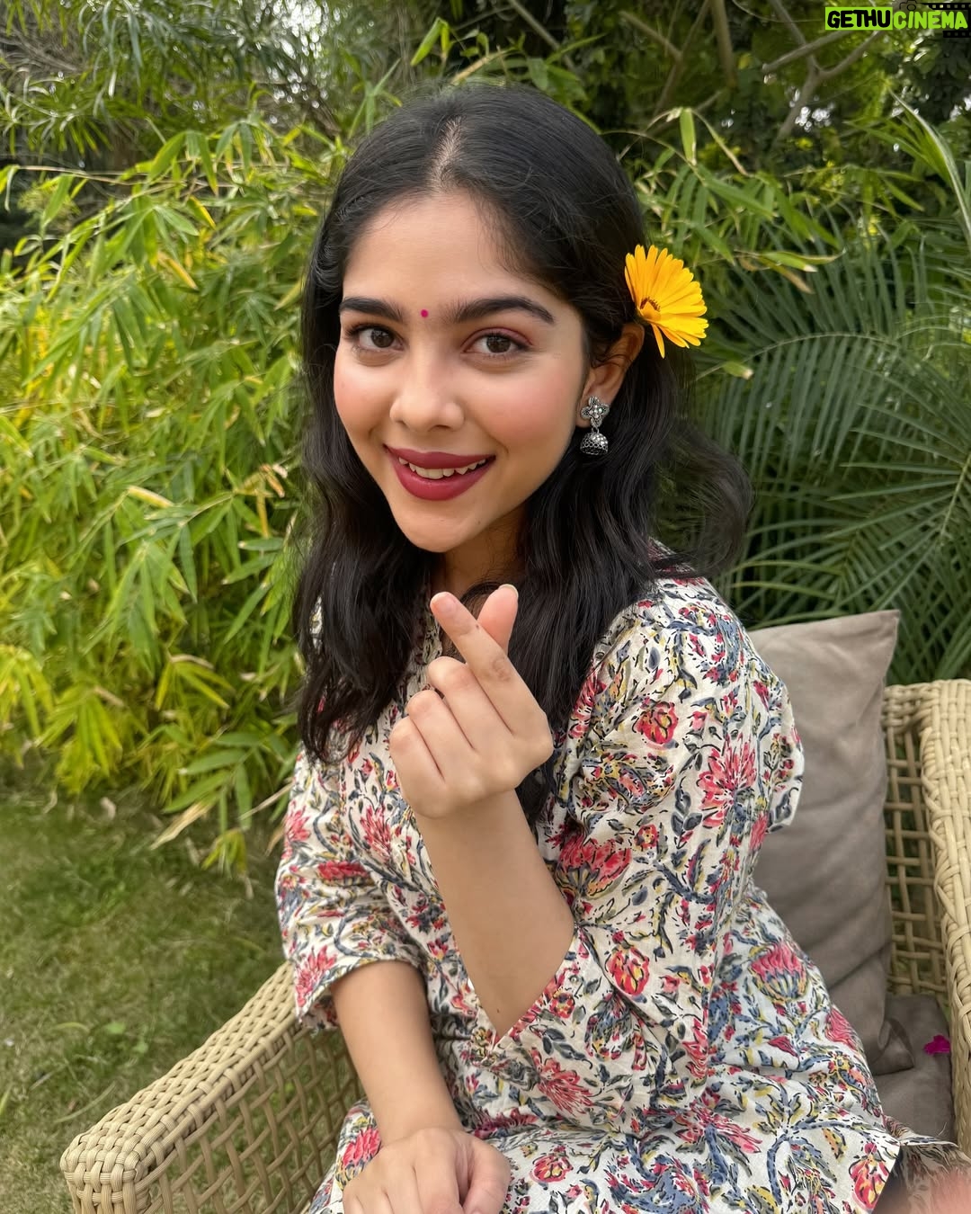 Niharika Chouksey - 7.8K Likes - 🌸
#niharikachouksey #actress #swipe