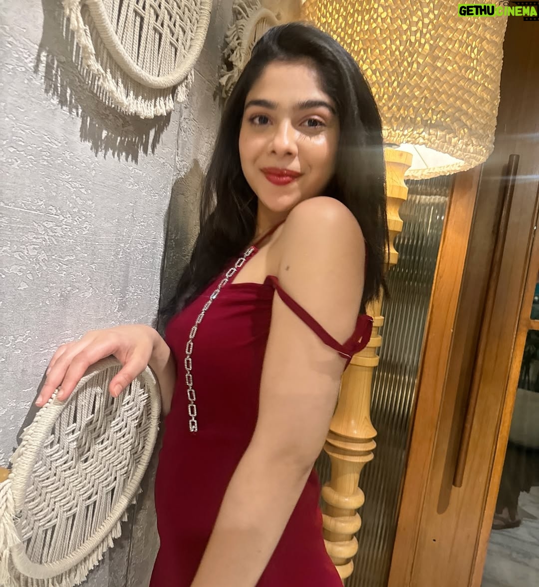 Niharika Chouksey - 6.2K Likes - ♥️
#niharikachouksey #swipe #actress #instagood