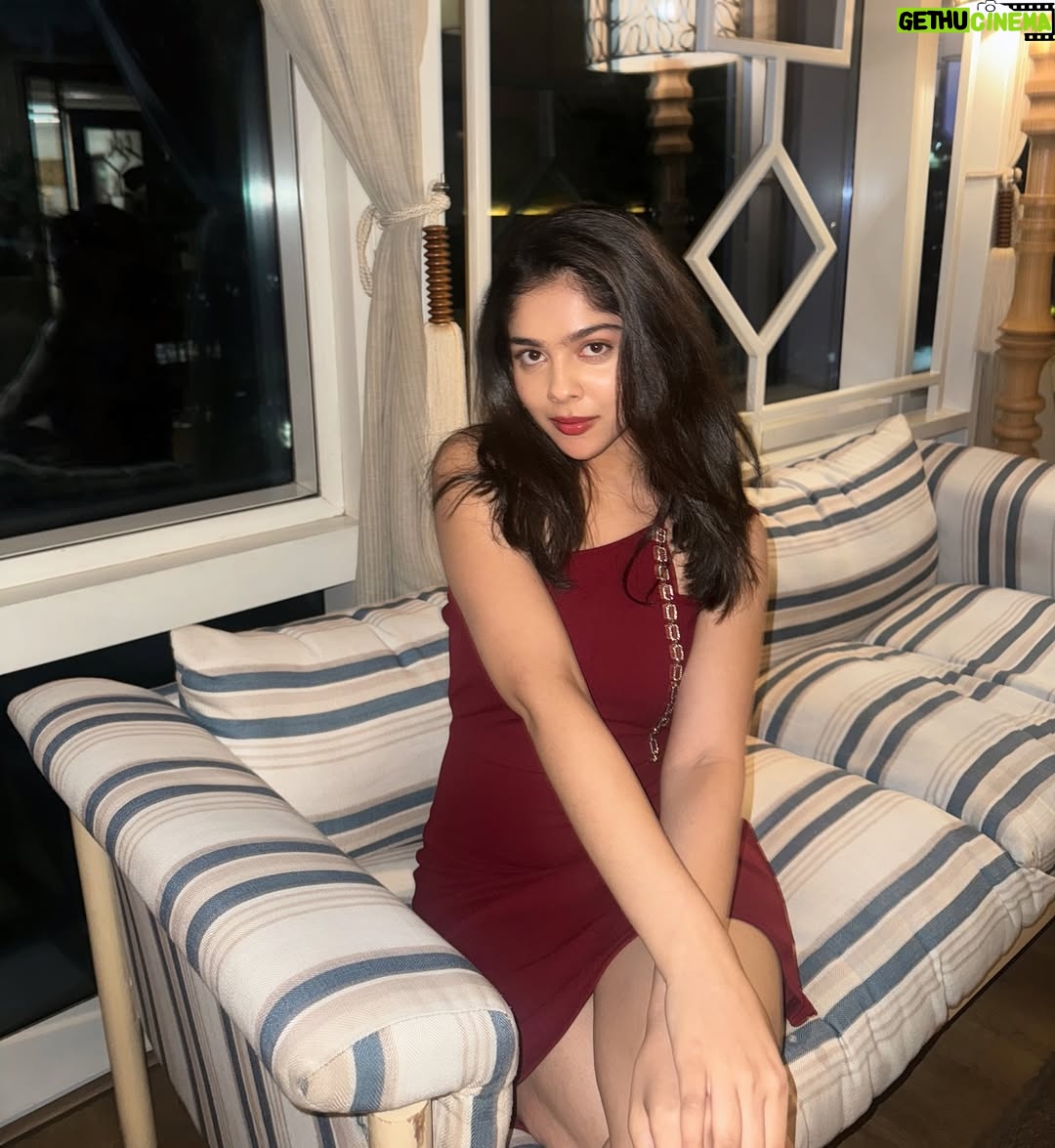 Niharika Chouksey - 6.2K Likes - ♥️
#niharikachouksey #swipe #actress #instagood