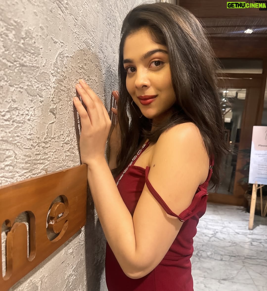 Niharika Chouksey - 6.2K Likes - ♥️
#niharikachouksey #swipe #actress #instagood
