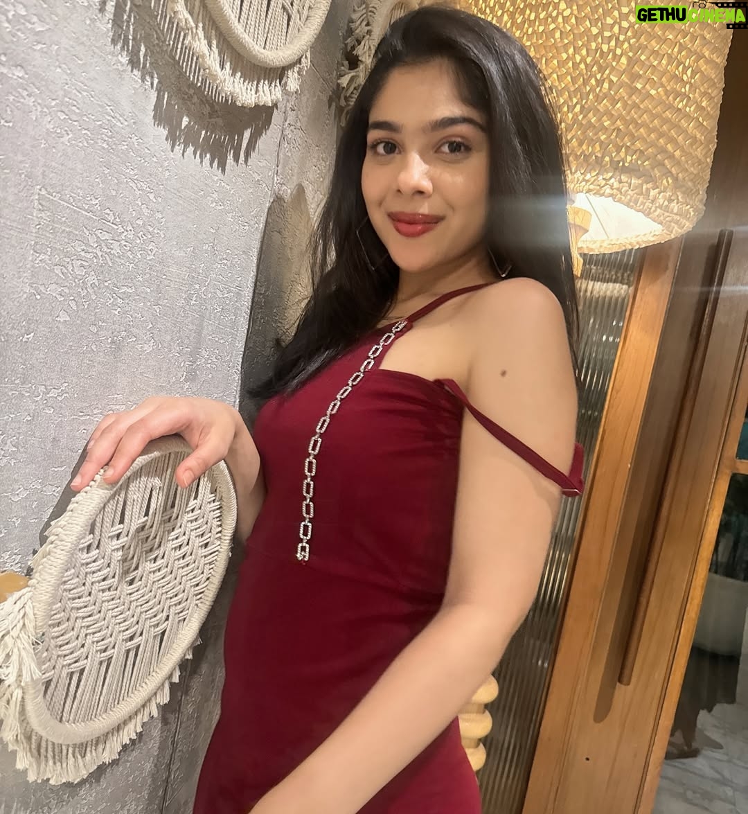 Niharika Chouksey - 6.2K Likes - ♥️
#niharikachouksey #swipe #actress #instagood