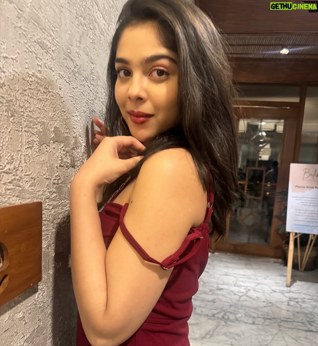 Niharika Chouksey - 6.2K Likes - ♥️
#niharikachouksey #swipe #actress #instagood