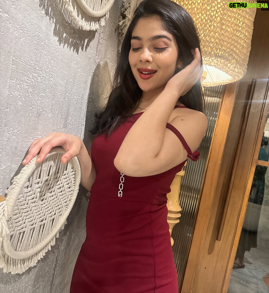 Niharika Chouksey - 6.2K Likes - ♥️
#niharikachouksey #swipe #actress #instagood