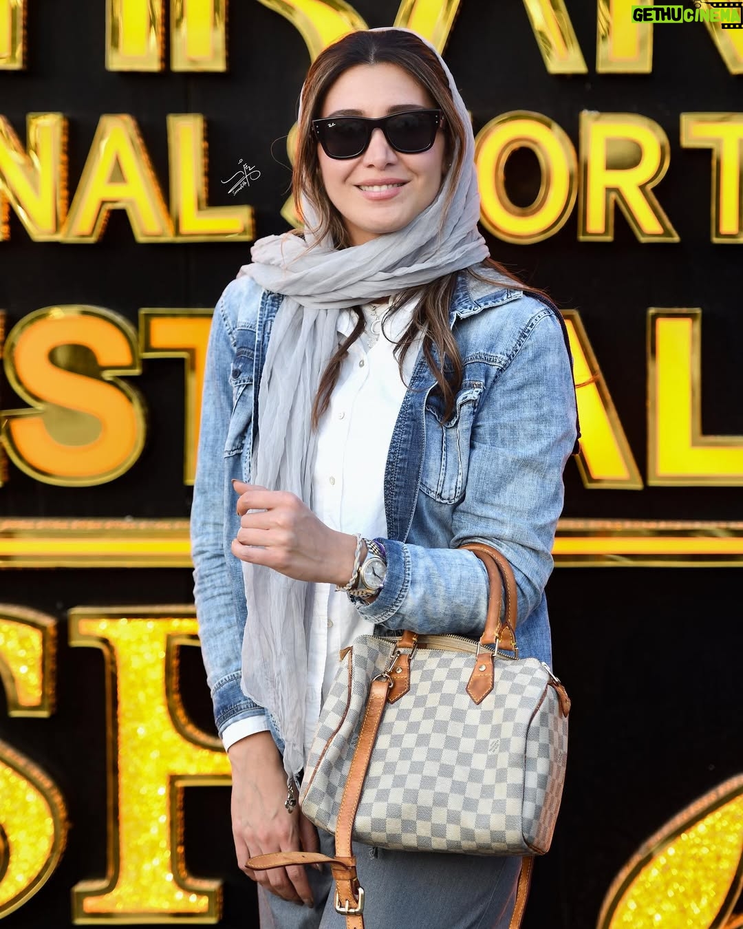 Niki Mozaffari - 38.8K Likes - .
به بهانه ی اکران فیلم کوتاه « گرانیت »
در جشنواره فیلم کوتاه تهران
همراه با کارگردان نازنین این فیلم « مونا عزیز »