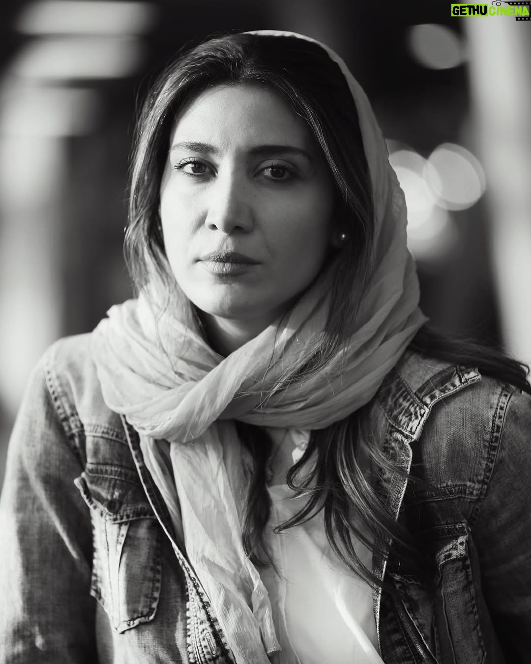 Niki Mozaffari - 38.8K Likes - .
به بهانه ی اکران فیلم کوتاه « گرانیت »
در جشنواره فیلم کوتاه تهران
همراه با کارگردان نازنین این فیلم « مونا عزیز »