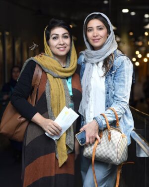 Niki Mozaffari Instagram - .
به بهانه ی اکران فیلم کوتاه « گرانیت » 
در جشنواره فیلم کوتاه تهران
همراه با کارگردان نازنین این فیلم « مونا عزیز »