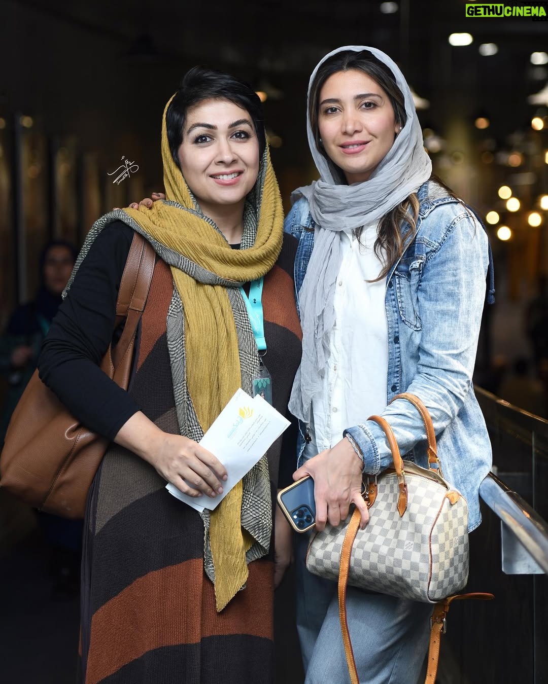 Niki Mozaffari - 38.8K Likes - .
به بهانه ی اکران فیلم کوتاه « گرانیت »
در جشنواره فیلم کوتاه تهران
همراه با کارگردان نازنین این فیلم « مونا عزیز »