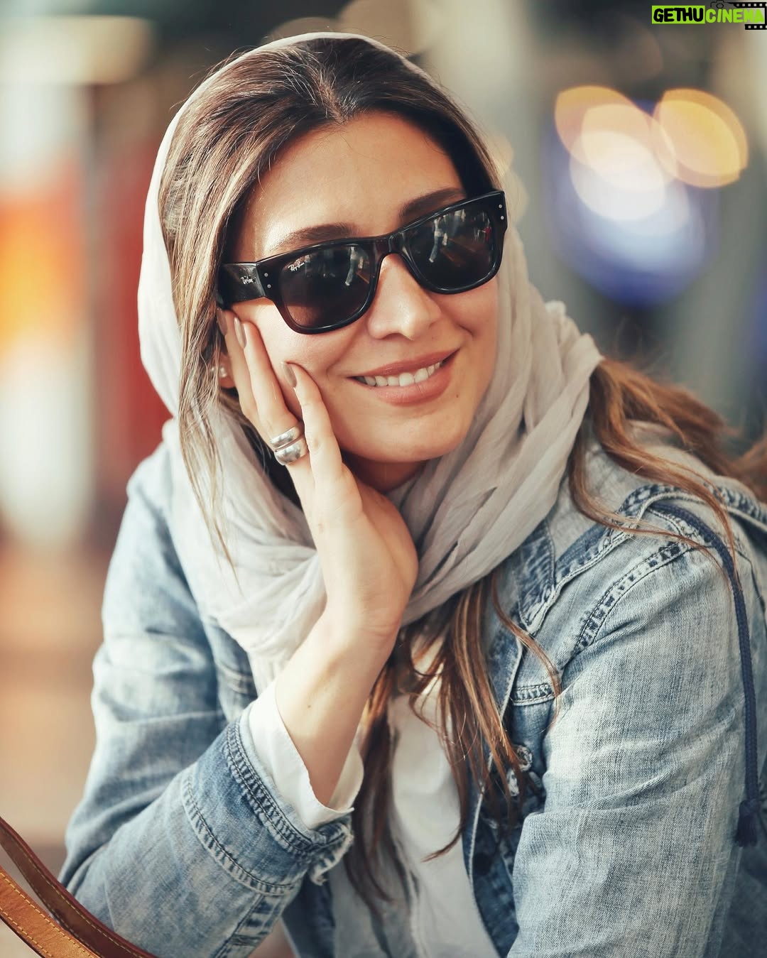 Niki Mozaffari - 38.8K Likes - .
به بهانه ی اکران فیلم کوتاه « گرانیت »
در جشنواره فیلم کوتاه تهران
همراه با کارگردان نازنین این فیلم « مونا عزیز »