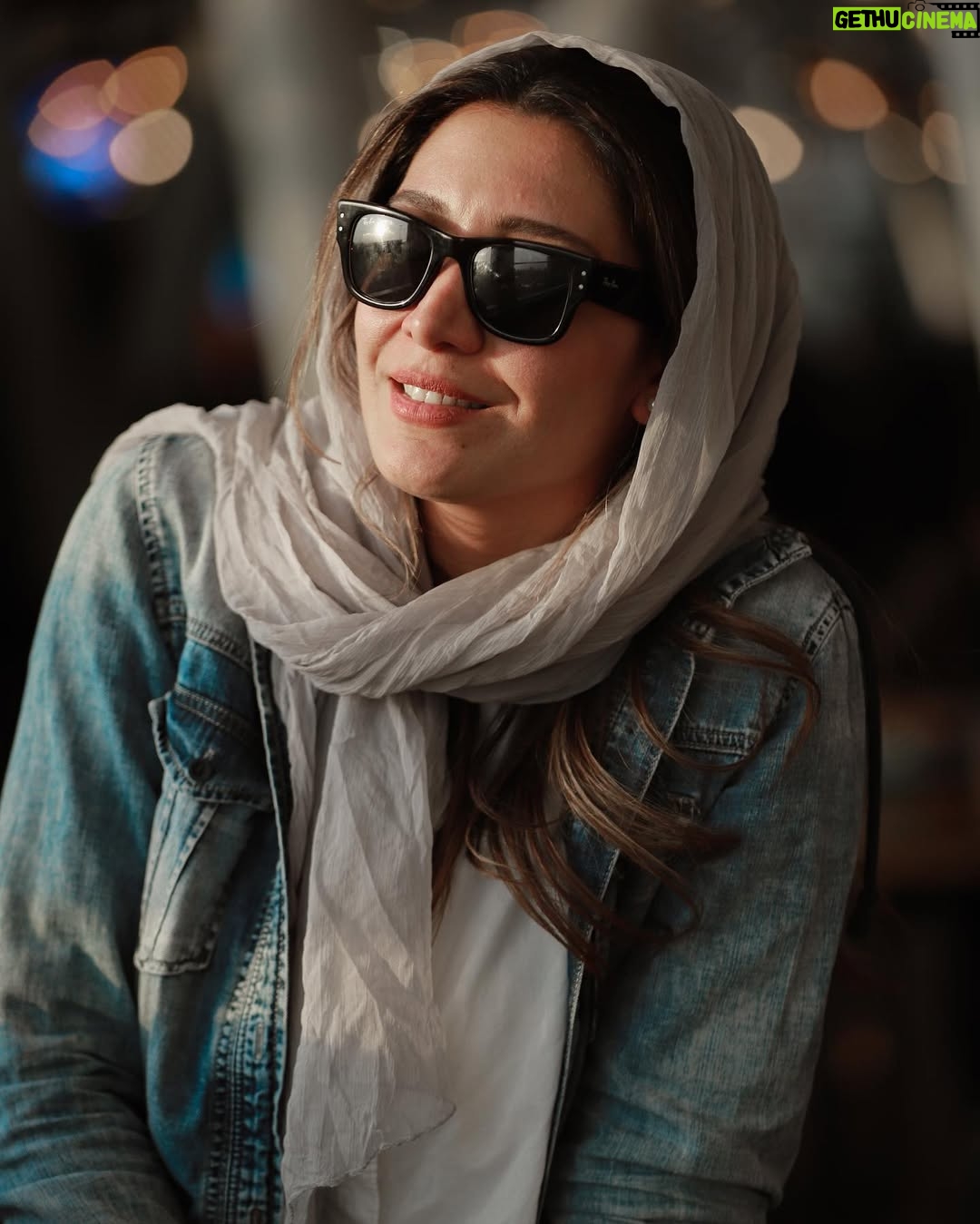 Niki Mozaffari - 38.8K Likes - .
به بهانه ی اکران فیلم کوتاه « گرانیت »
در جشنواره فیلم کوتاه تهران
همراه با کارگردان نازنین این فیلم « مونا عزیز »